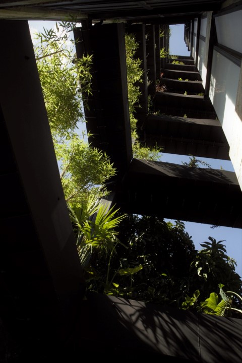 Elegant facade of Hotel Medellin Nido Sky, aparthotel in Medellín, highlighting its modern and cozy design